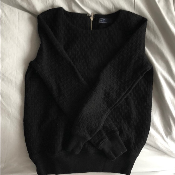 Gap black top - Picture 3 of 5